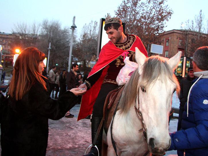 vlyublennyy_erevan_prazdnuet_den_pokrovitelya_molodezhi_svyatogo_sarkisa - рис.1