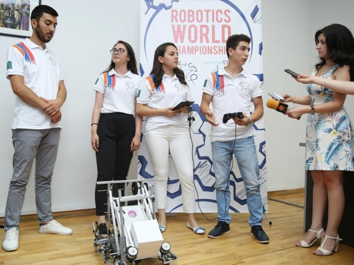ameriabank_sodeystvuet_uchastiyu_uchenikov_laboratorii_armath_v_mezhdunarodnom_konkurse_robotov - рис.1