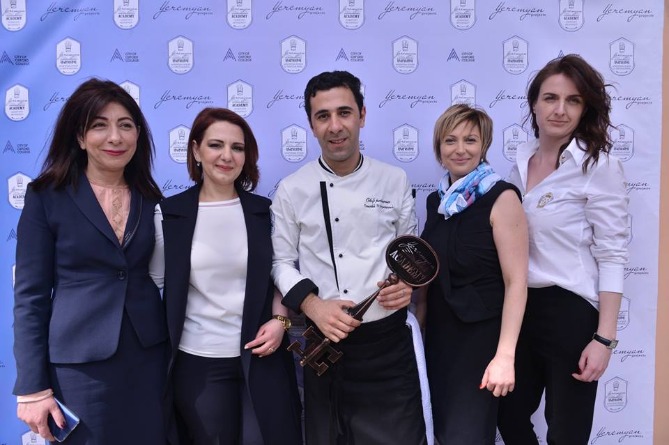 vysokaya_kukhnya_v_erevane_otkrylas_akademiya_kulinarnogo_iskusstva_i_gostepriimstva_video - рис.2