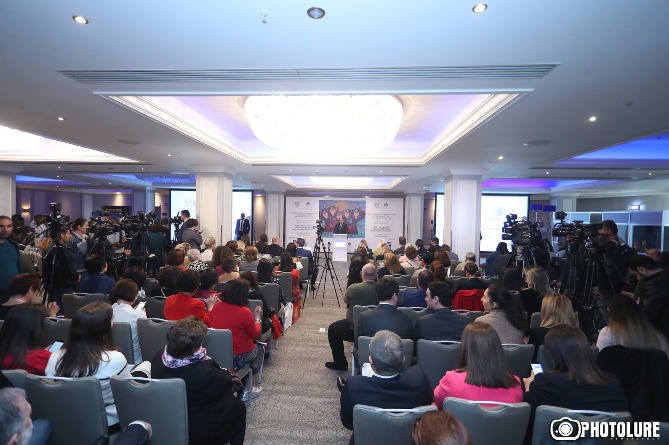 premer_armenii_zhenshchiny_dvigatel_ekonomicheskoy_revolyutsii - рис.1