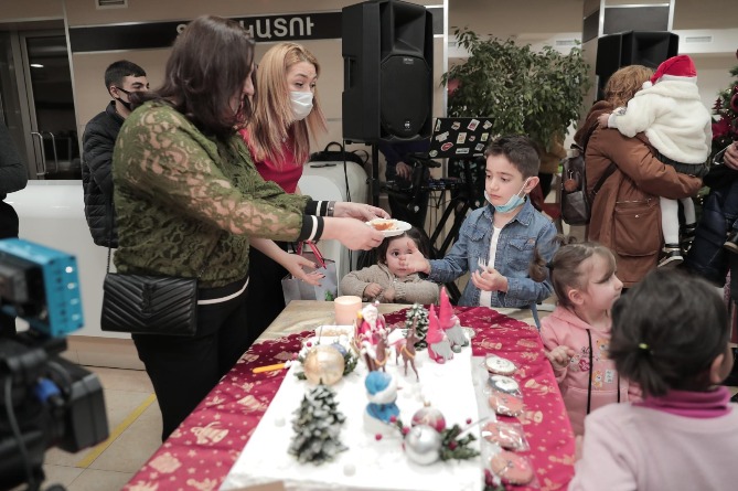 geopromining_organizovala_prazdnik_dlya_detey_prokhodyashchikh_lechenie_v_gematologicheskom_tsentre_ - рис.6 geopromining_organizovala_prazdnik_dlya_detey_prokhodyashchikh_lechenie_v_gematologicheskom_tsentre_ - рис.6