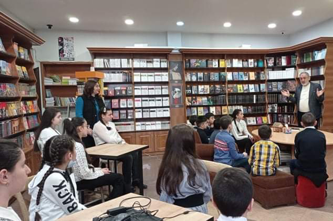 geopromining_v_den_knigodareniya_organizovala_aktsiyu_dlya_molodykh_knigolyubov_foto - рис.2