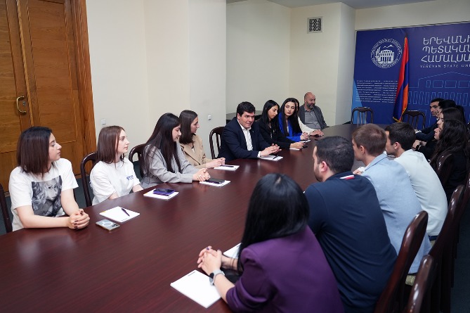 den_studentov_v_egu_so_stipendiatami_byblos_bank_armeniya - рис.1