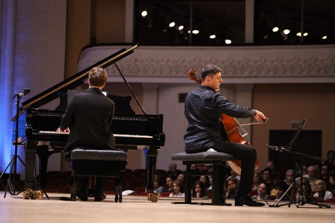 Converse_Banki_hovanu_nerqo_kayacel_e_Narek - рис.1