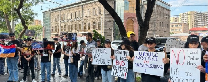 Երևանում Արցախի ապաշրջափակման պահանջով ակցիաներ են մեկնարկել 