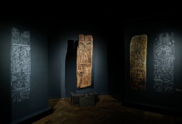 Уникальный шедевр - створка деревянной двери армянской церкви XII века - будет показан в Ереване (ФОТО)