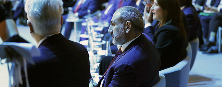 Пашинян принял участие во Втором Парижском форуме мира