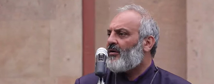 Archbishop Galstanyan meets with Ter-Petrosyan’s ANC party