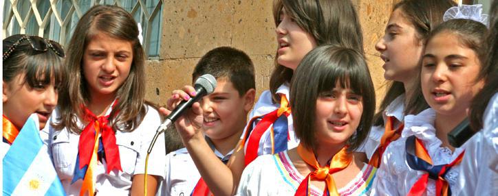 Полиция Армении призывает выпускников к бдительности в день "Последнего звонка"