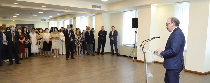 Ara Ayvazyan has farewell meeting with foreign ministry staff