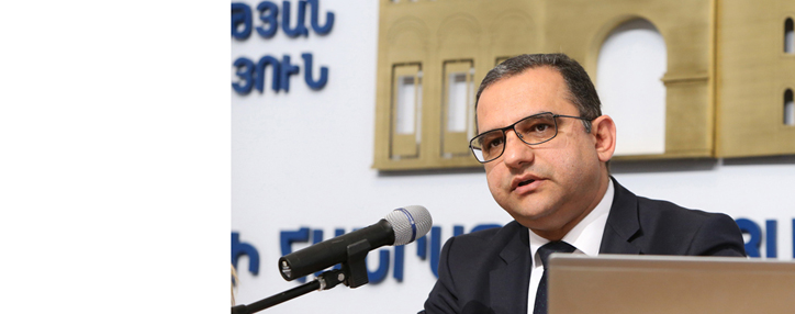 Министр экономики Армении обсудил производственные задачи с представителями сферы легкой промышленности