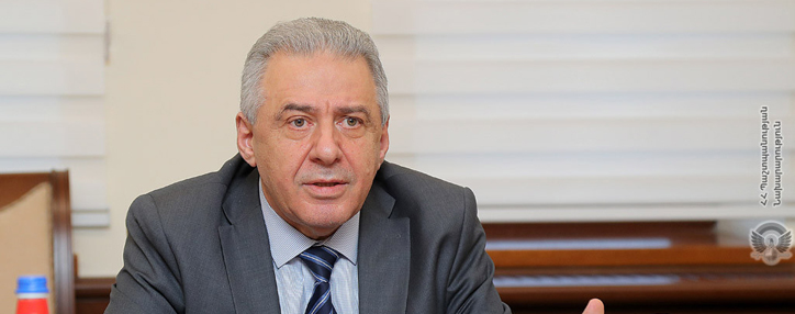 Armenian defense minister resigns 