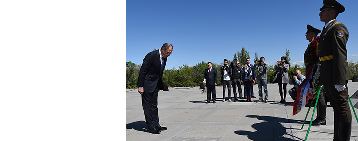 ՌԴ ԱԳՆ ղեկավար Սերգեյ Լավրովը ծաղկեպսակ է դրել Հայոց ցեղասպանության զոհերի հուշահամալիրում 