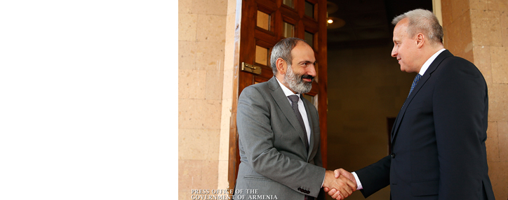 Վարչապետը Ռուսաստանի պետական տոնի առթիվ շնորհավորել է ՌԴ բարձրագույն ղեկավարությանը, այցելել նաև ՀՀ-ում ՌԴ դեսպանատուն