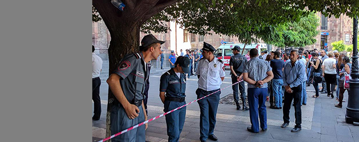 Сотрудники Минтранса Армении, в здании которого ищут бомбу, эвакуированы