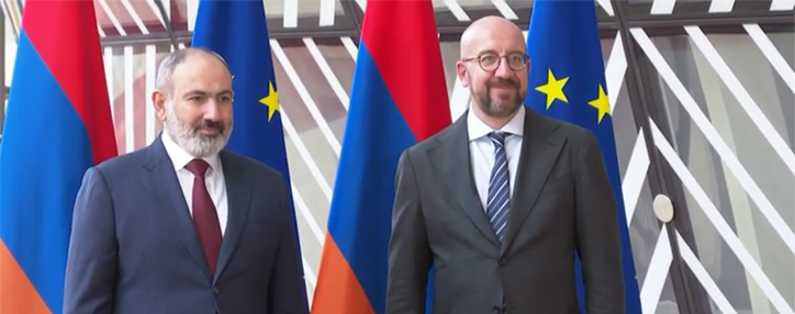 Мишель заявил Пашиняну о готовности содействовать диалогу и миру