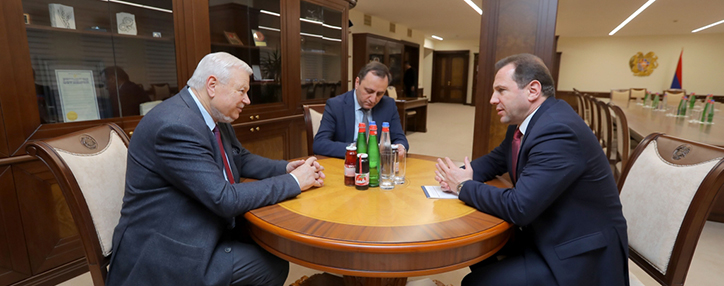 Тоноян высказал Каспршику обеспокоенность попытками активизации действий противника на армяно-азербайджанской границе