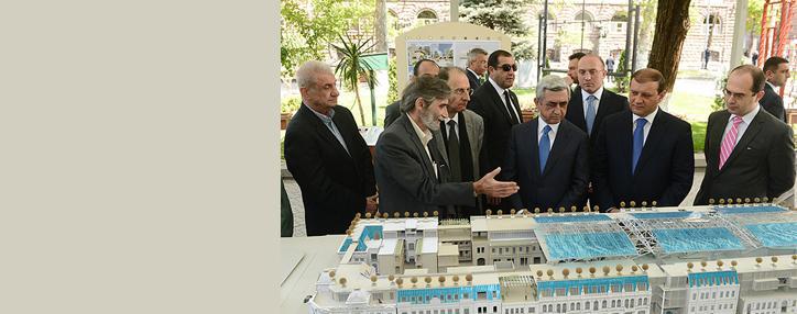 Президент Армении осмотрел территорию строительства будущего здания МИД