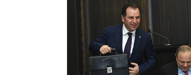 Глава Минобороны Армении будет участвовать в предвыборной кампании