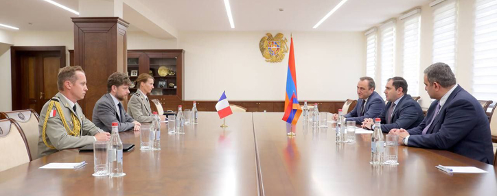 Папикян обсудил с новым послом Франции в Армении вопросы региональной безопасности