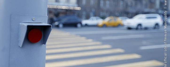 В различных районах Еревана установлены светофоры с кнопкой "пешеходного вызова" (ФОТО)