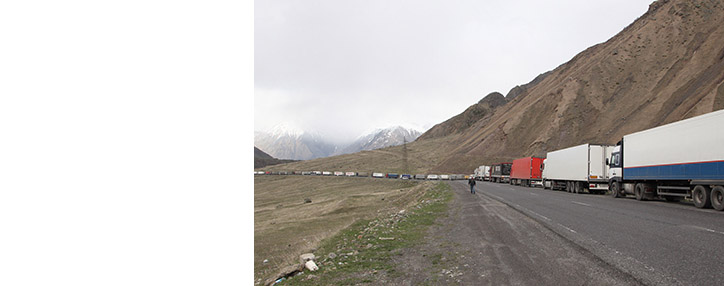 Министр Саносян прокомментировал проблемы с армянскими фурами на "Верхнем Ларсе" 