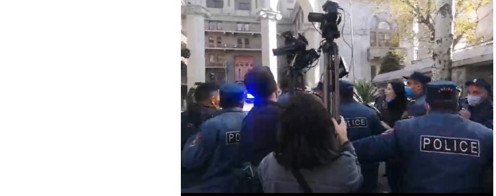 Полиция Армения начала подвергать приводу собравшихся на митинг в Ереване