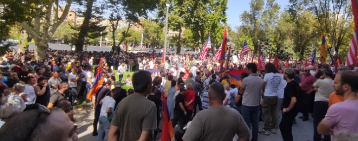 Demonstrators in Yerevan demand that Armenia withdraw from CSTO 