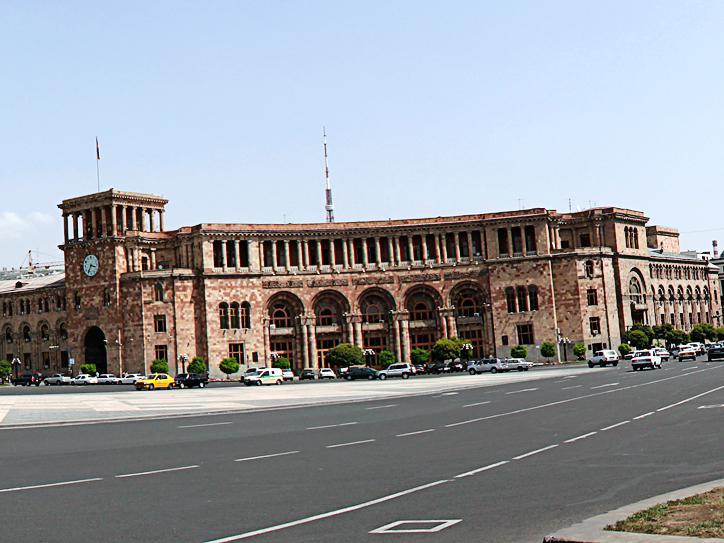 Премьер-министр Армении поздравил президента Молдовы с Днем независимости страны