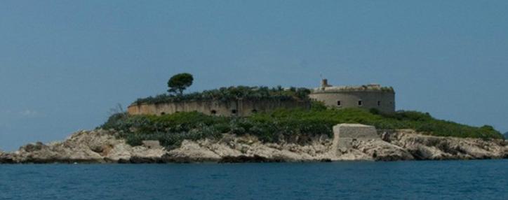 Черногория хочет устроить курорт на территории бывшего концлагеря