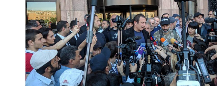 СМИ пишут об охлаждении отношений между Пашиняном и Царукяном