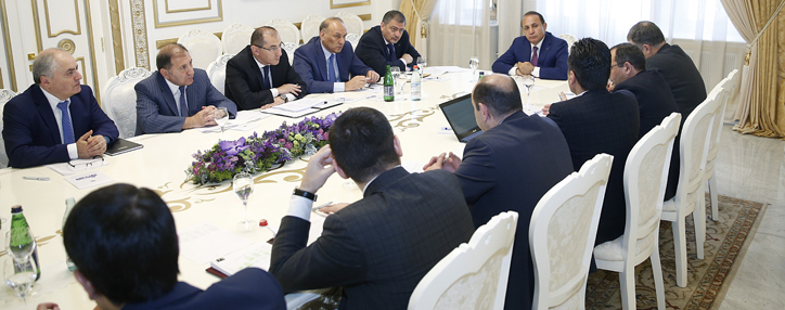 Armenian premier discusses draft tax code with heads of concerned agencies