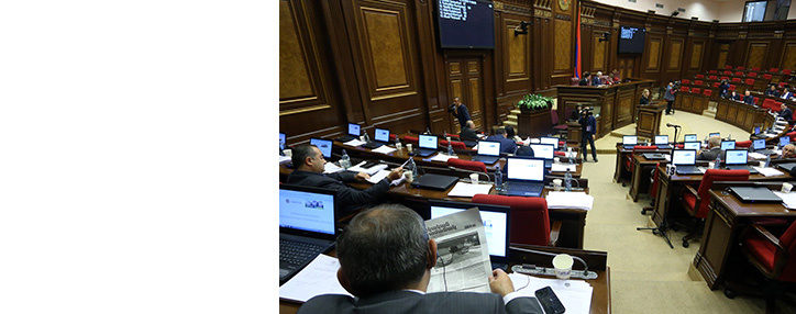 Фракция "Елк" не определилась с руководителем, рассматриваются два кандидата - газета