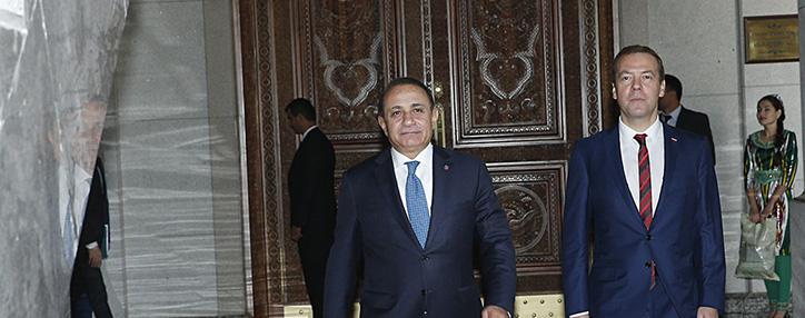 Абрамян и Медведев обсудили по телефону вопросы предстоящей встречи в Ереване