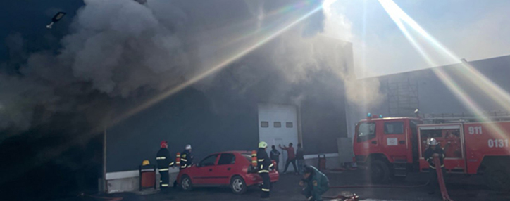 В Ереване горит 6 тыс. кв.м складской территории