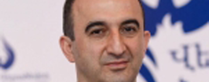 Оппозиционный депутат НС Армении Мхитар Закарян подал в отставку 