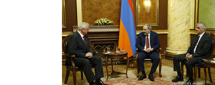 Armenian prime minister  and EEC Board chairman discuss cooperation
