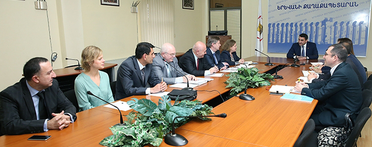 В мэрии обсудили проект строительства нового мусорного полигона в Ереване 
