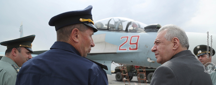 Вагаршак Арутюнян обсудил с командующим российской военной базы сотрудничество между ВВС Армении и РФ