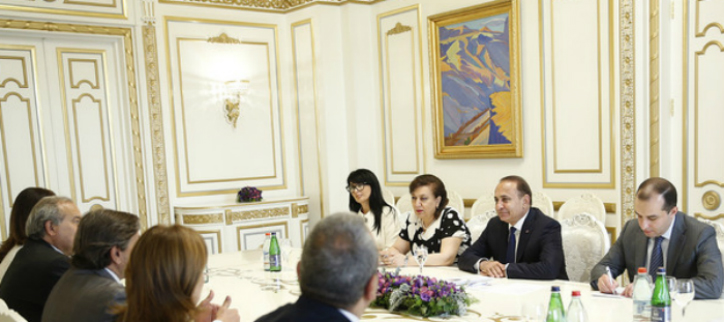 Armenian premier meets with Ramkavar Azatakan Party representatives