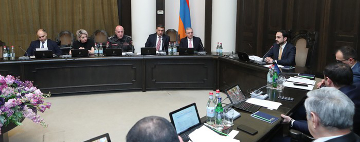 Միջմարզային տեղաշարժերի կտրուկ սահմանափակում. Ավինյանի գլխավորությամբ կայացել է պարետատան հերթական նիստը (ՎԻԴԵՈ)