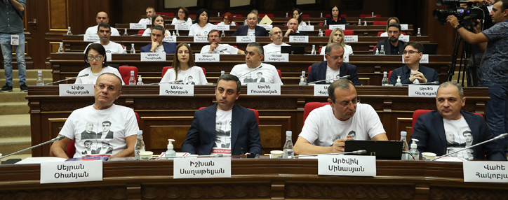 Правящая фракция НС Армении "Гражданский договор" провалила обсуждение заявления по Шушинской декларации