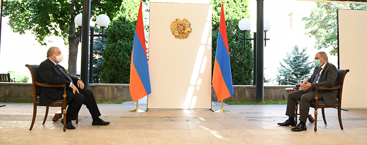 Пашинян назвал сохранение рабочих мест и конкурентоспособности сфер экономики основными задачами в контексте коронавируса