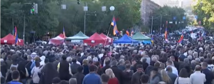 Оппозиция проводит шествие в Ереване и раскрывает дальнейшие планы
