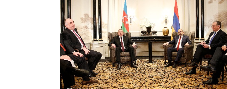 Встреча премьера Армении и президента Азербайджана продолжается в расширенном составе