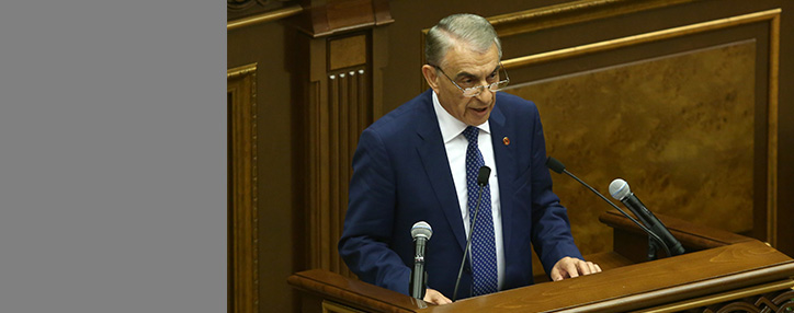 Ара Баблоян считает преждевременными разговоры о роспуске парламента Армении