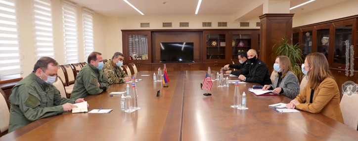ՀՀ պաշտպանության նախարար Դավիթ Տոնոյանն ընդունել է ՀՀ-ում ԱՄՆ արտակարգ և լիազոր դեսպան Լին Թրեյսիին
