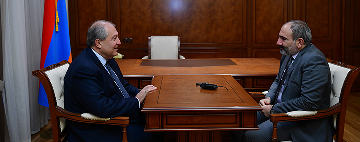 Президент Армении обсудил с Пашиняном внутриполитическую ситуацию в преддверии досрочных выборов в НС