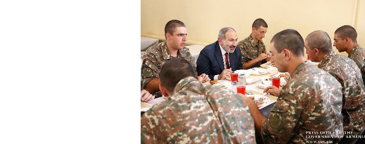 ՀՀ վարչապետը գնահատել է զորամասերից մեկի սնունդն ու ճաշել զինվորների հետ 