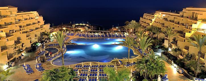  Число туристов, выезжающих на отдых за рубеж, достигло половины от допандемийного уровня